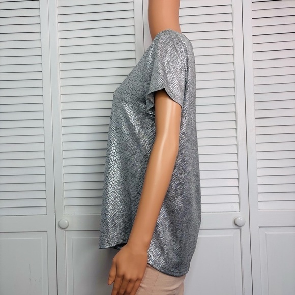 WHITE HOUSE BLACK MARKET Silver Metallic V-Neck Blouse Size Large - Picture 4 of 7